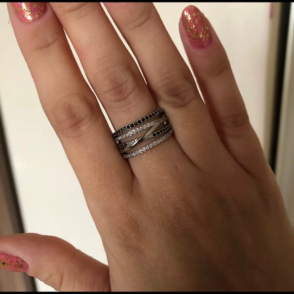 925 SS Black & White Sapphire Twist Ring - Picture 5 of 6